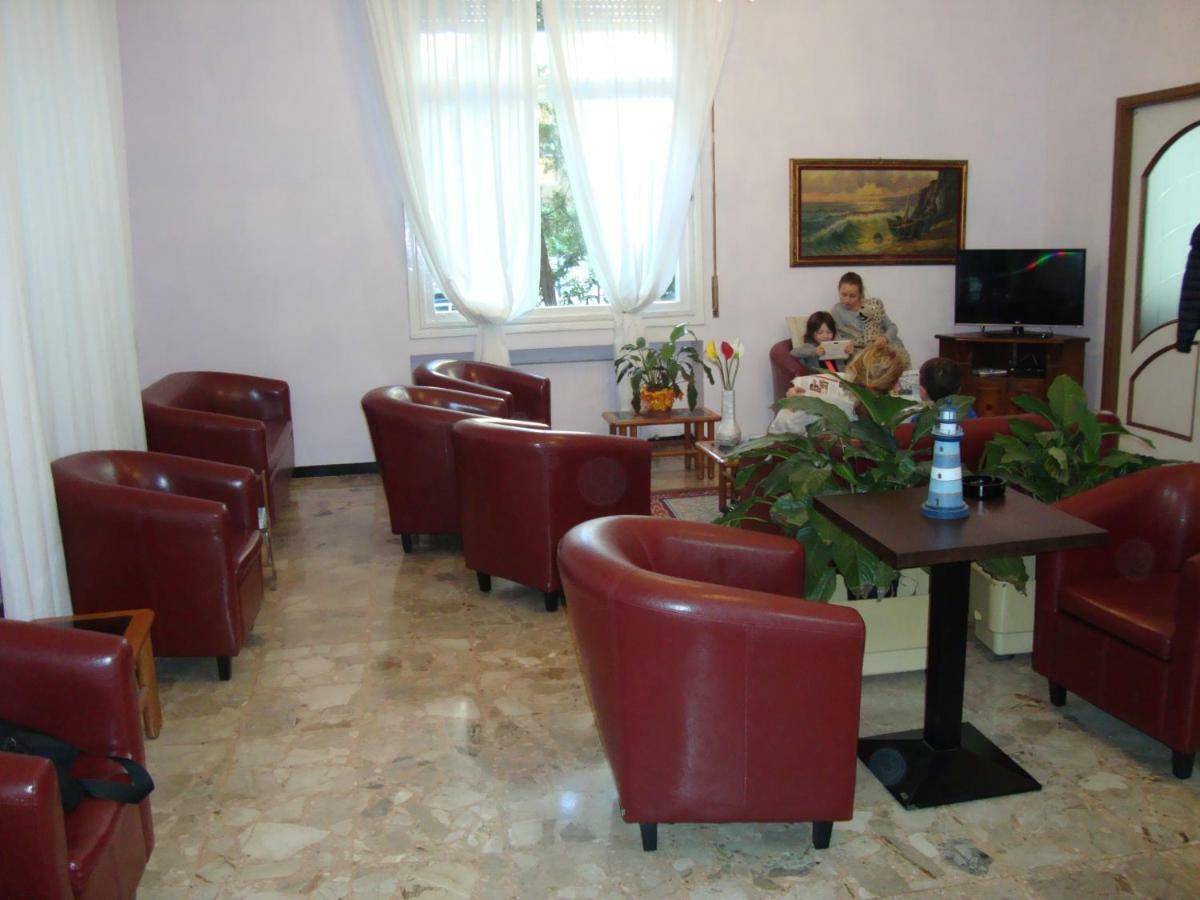 Hotel Olimpia Alassio Bagian luar foto