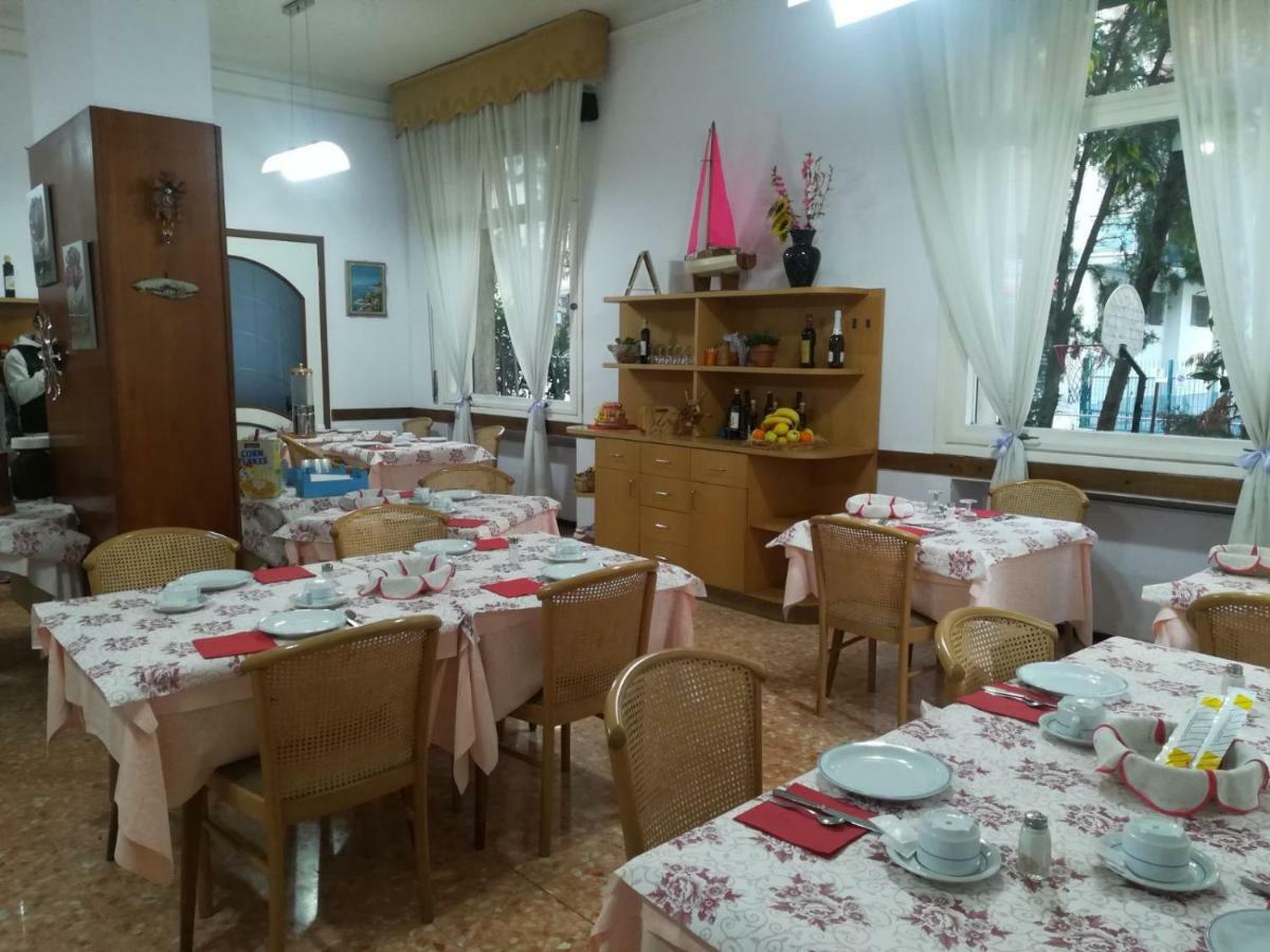 Hotel Olimpia Alassio Bagian luar foto