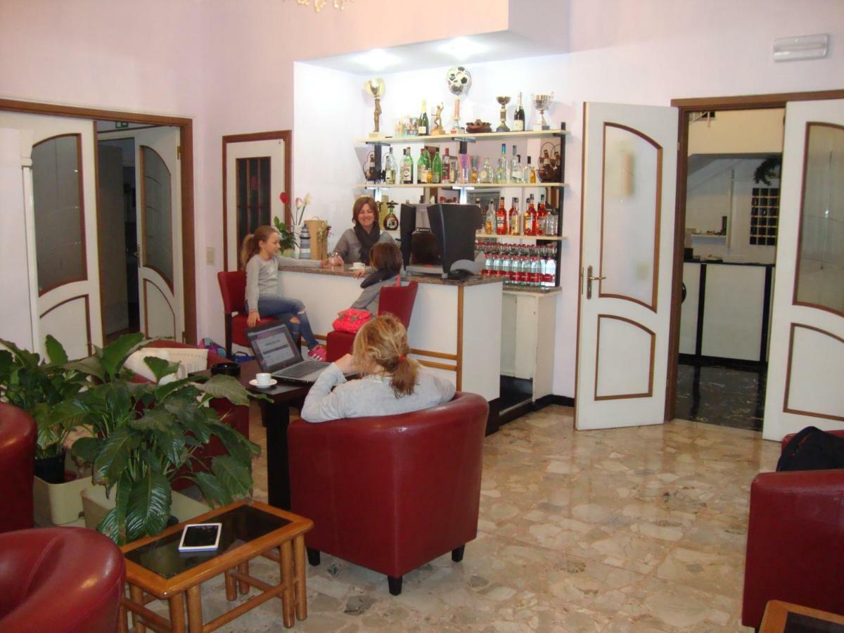 Hotel Olimpia Alassio Bagian luar foto
