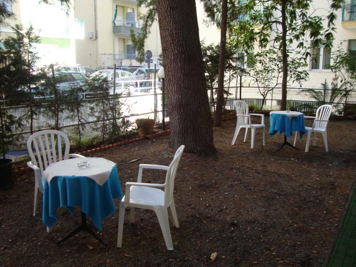 Hotel Olimpia Alassio Bagian luar foto